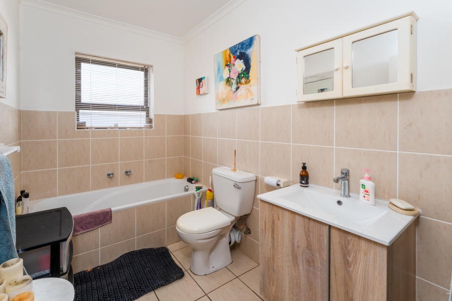 To Let 2 Bedroom Property for Rent in Fish Hoek Western Cape